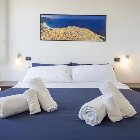 布干维尔住宿加早餐酒店 4*