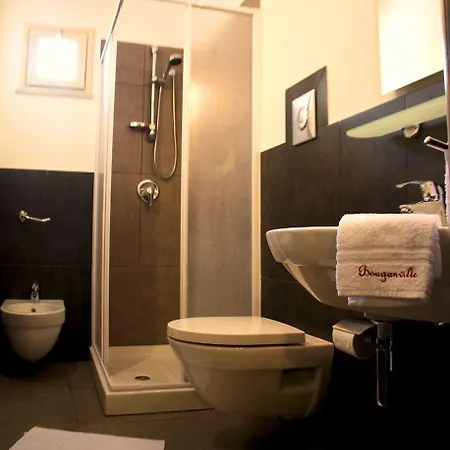 布干维尔住宿加早餐酒店 切法卢