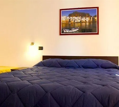 布干维尔住宿加早餐酒店 切法卢