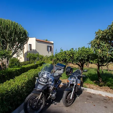 לינה וארוחת בוקר Bouganville צ'פאלו