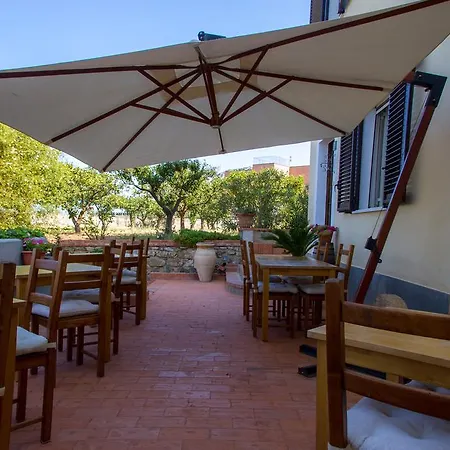 לינה וארוחת בוקר Bouganville 4*