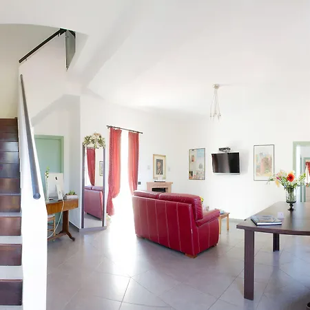 לינה וארוחת בוקר Bouganville 4*