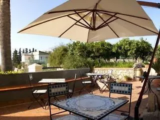 Oda ve Kahvaltı Bouganville