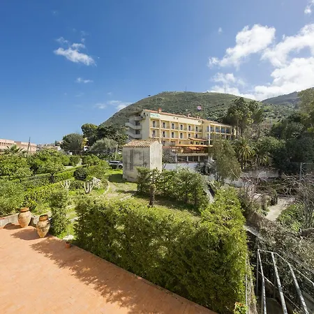 Bouganville Couette-café 4*